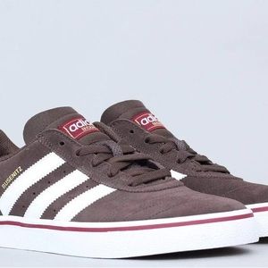 ADIDAS BUSENITZ VULC ADVANCE SHOES BROWN / FOOTWEAR WHITE / COLLEGIATE BURGUNDY